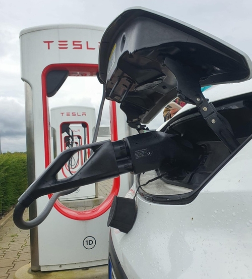 Latest company news about Есть ли адаптер для Leaf для использования Tesla Supercharger?Да, конечно. Sixpence CCS2 To CHAdeMo Adapter делает его pssoiable